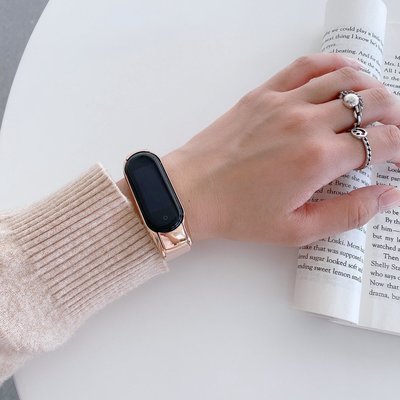 矽膠磁吸錶帶 適用 小米手環 7 6 5 4 錶帶 小米 4 5 6 7 NFC通用錶帶 輕盈金屬殼 透氣 替換運動錶帶