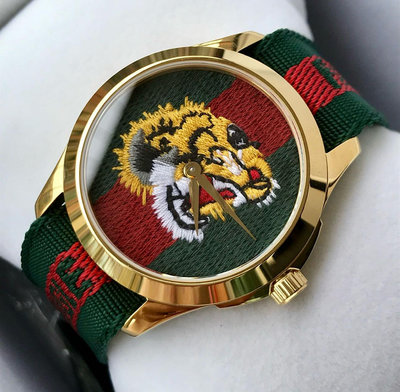 GUCCI G-Timeless 老虎頭刺繡錶盤 紅色配綠色尼龍錶帶 石英 男士/女士 中性手錶 YA126491