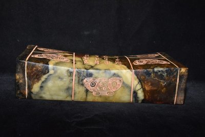 良渚文化老玉枕頭，包漿細膩，，重量3.4千克、18000