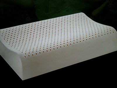 泰國100%純天然乳膠製作枕頭，尺寸長60公分寬40公分高10-12公分左右柔軟保護脛部，睡眠一晚到天亮，含透氣枕套一個