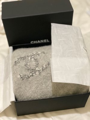 CHANEL CACHEMIRE 圍巾 披肩 9.9成新近全新品 原價45800 (已售)