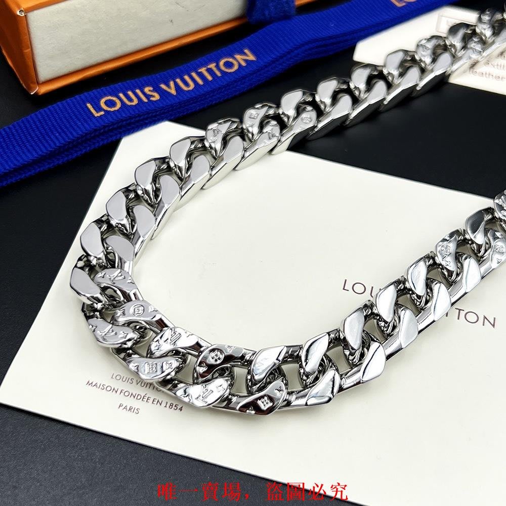 Louis Vuitton Lv chain links necklace (M69987, M69987) in 2023