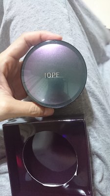 IOPE炫亮紫氣墊粉餅盒-限量版