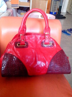 Ova luxury皮革紅色鉚釘手提包