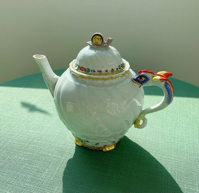 轉梅森Meissen天鵝浮雕紅茶壺。容量650毫升左右。一等