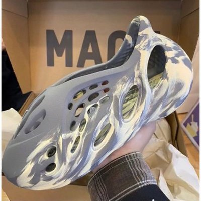 【正品】Adidas Yeezy Foma Runner "Mxt Moon Grey" Gv7904 懶人鞋