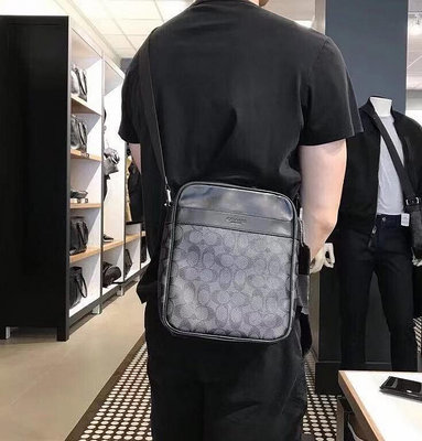 空姐Outlet代購 美國正品 Coach 54788 熱賣新款PVC拼皮男士斜背包 側背包 單肩包 附購證