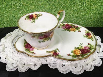 * QP小舖 * 英國《ROYAL ALBERT 皇家亞伯特》鄉村玫瑰骨瓷咖啡杯+葫蘆造型盤子