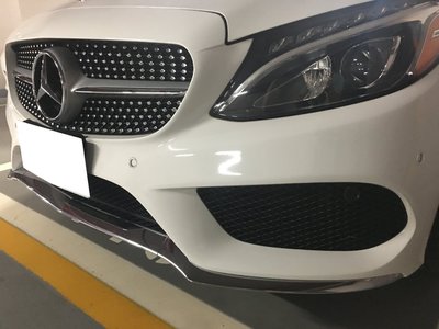 車之鄉 BENZ W205 原廠AMG 前保桿 , 白色外觀保持良好沒有損傷 , 直接安裝即可不須重新烤漆