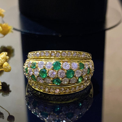 美品設計名牌款高等級鑽石1.11  克拉+祖母綠0.39克拉 18K金寬版鑽戒