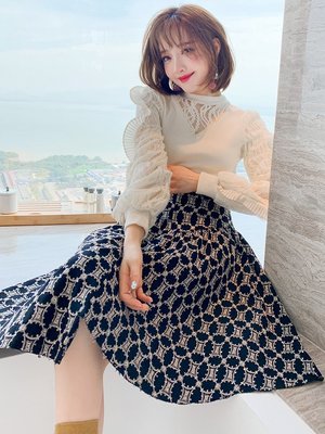 TANG KOREA 韓裝拼接蕾絲釘珠百褶花邊針織衫+繡花半裙套裝