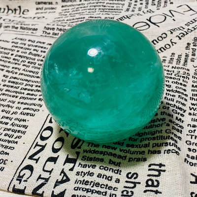 W17天然螢石水晶球綠螢石球晶體通透螢石原石打磨綠色水晶球飾 水晶 擺件 原石【天下奇物】216