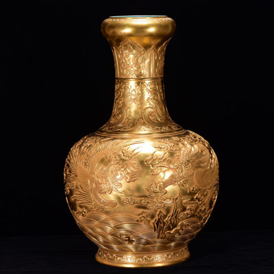 中國古瓷 清乾隆年鎏金雕刻龍鳳紋蒜頭瓶64*40m300000RT-779