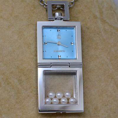 《寶萊精品》Mikimoto 附帶鏈子銀藍精美珍珠吊飾錶