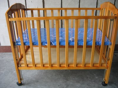 *童車王*全新 淺咖啡色 折合 嬰兒床 台灣製造 附兩個床板-門檻可調高低(大床)4.2尺