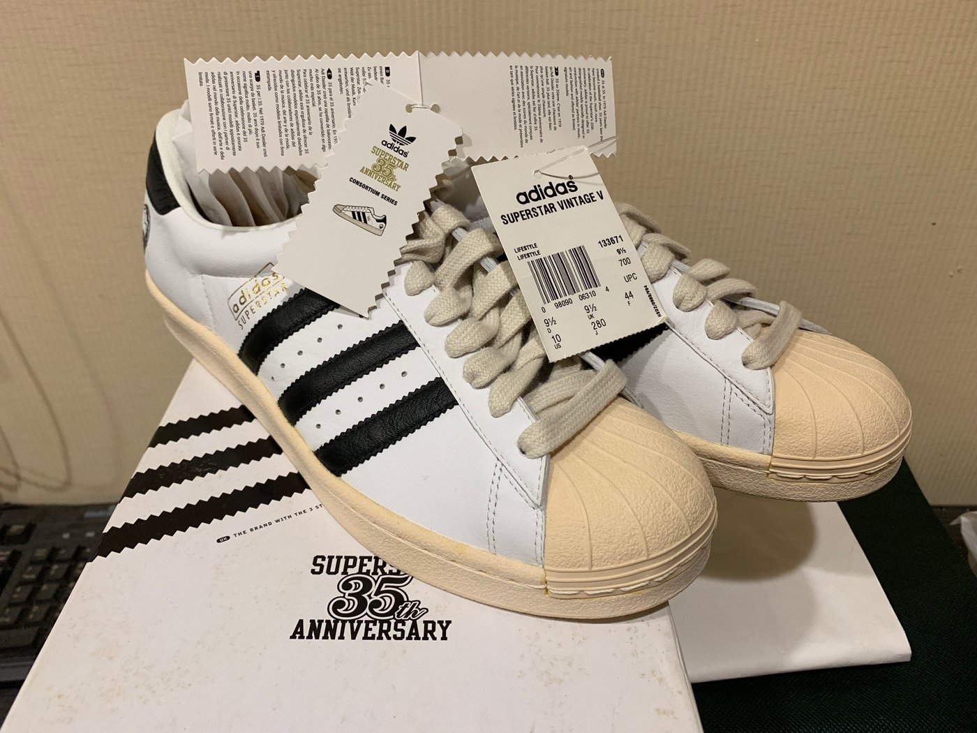 35周年ADIDAS SUPERSTAR 限量世界700雙名店系列第一雙全新