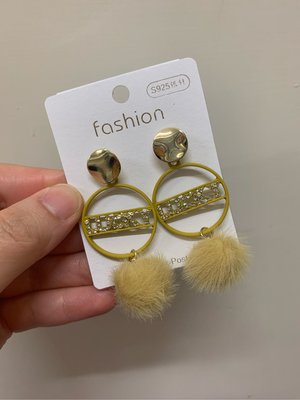 全新-耳針式耳環lucky黃色毛球925銀針