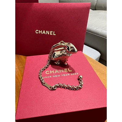 Chanel  VIP禮 戴著珍珠項鍊的兔子吊飾