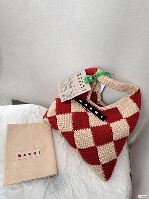 【二手包包】MARNI 針織菱格吊床包魅力無限 釋放你的時尚態度外形獨特，有很多可愛的顏色可選，簡直是不可錯NO111256