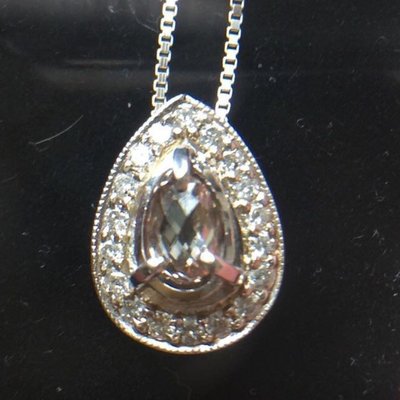 天然梨形鑽石1.51ct'，主鑚1..01，vsl，旁飾50分以上碎鑽，項錬585