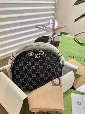 【二手包包】皮  官網飛機箱Gucci  Ophidia 新款包 煙熏黑牛仔 貝殼包 配牛皮～這個款復古韻味NO135910