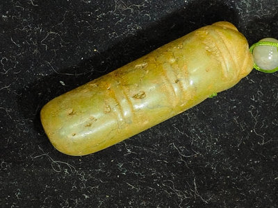 古玉蟬 表面蟲蛀孔 菠菜玉綠  長6寬1.8cm