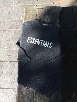 售出。Fear Of God Essentials Knit 深灰色針織毛衣 = Justin Bieber 小賈斯汀同款