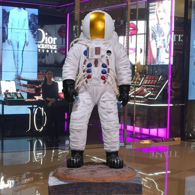 戶外大型太空人火箭狗宇航天員卡通玻璃鋼雕塑模型學校科技館擺件
