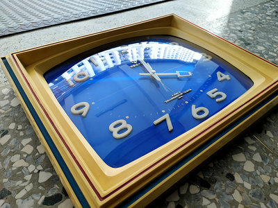 早期 凸玻璃 電視機造型˙老電鐘 準確 電池機心 壁掛 時鐘 古時計