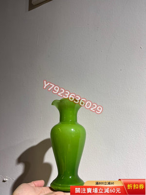 老玻璃花瓶，年代陳舊玻璃花瓶。綠色玻璃花瓶。做工精美，完整全 擺件 古玩 雜項【華夏尋寶閣】42378