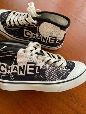 Chanel經典山茶花字母帆布鞋