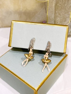 廠家直銷#法國Les Nereides 琺瑯首飾品 芭蕾舞女孩 金色裙子銀色羽毛不對稱耳環耳釘耳夾