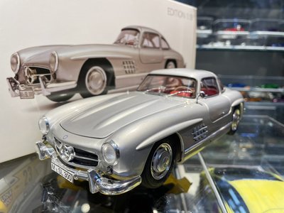 吉華 1/18 Schuco 450045000 MERCEDES BENZ 300SL COUPE GULLWIN