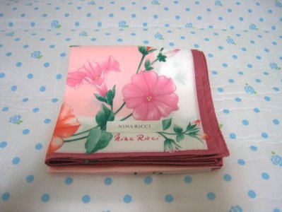 日本帶回雜貨 NINA RICCI粉紫花卉圖案名牌手帕 領巾