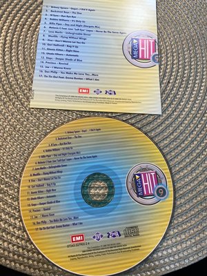 9成新 ㄊ 裸片 MEGA HIT 9 CD