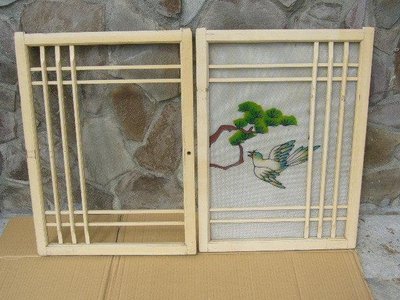 早期檜木窗(8)~~小鳥圖案~~一片無塑料板~~長約67.3CM~~2片合售~~懷舊.裝飾