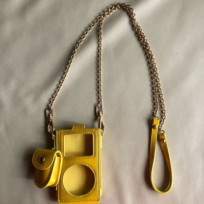 [熊熊之家3]保證全新正品 MIU MIU 黃色 漆皮 iPod 保護套 脖掛 證件夾