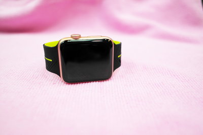 Apple Watch Series 3 附副廠運動裱帶 42mm 9成新 無盒裝 無附充電器