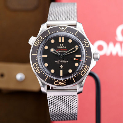 OMEGA 歐米茄 007 生死交戰 Seamaster 海馬300 鈦金屬 42mm 軍布帶限定款 雙錶帶