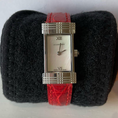 BURBERRY 博柏利石英錶 貝殼錶面 瑞士製造 女錶 紅色真皮錶帶二手 剛換電池 使用Apple Watch了，所以隨便賣 品相如照片
