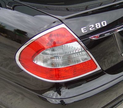 現貨熱銷-易車汽配 Benz 賓士 W211 E200 E240 E320 E350 2002~2009 鍍鉻車燈框 後