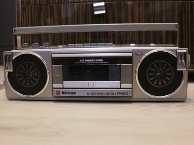 【古物獵藏】日本製National FM30 古董卡帶收錄音機，外觀按鍵正常，廣播正常，卡帶播放有悶音，可當擺件或自行送維修