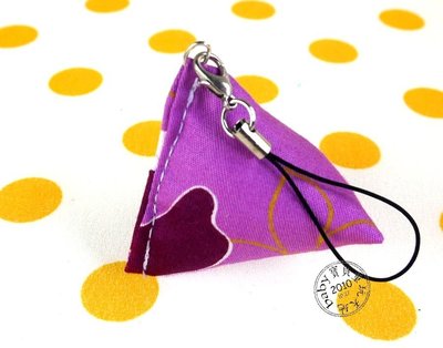 【寶貝童玩天地】【HO013-5】三角立體粽子吊飾 台灣製 客家花布 五色款 - 紫色*HM01*NW99