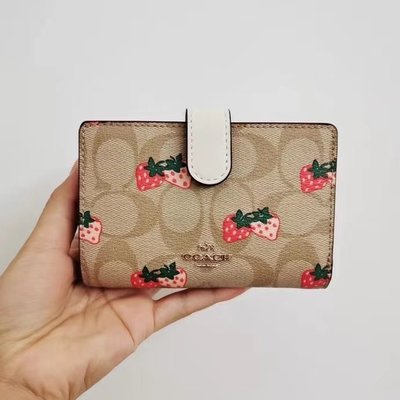 全新 COACH  91836 美國正品代購新款草莓印花中夾 女式錢包 卡包 折疊搭扣 超低直購