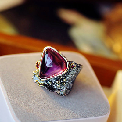 歐美外單《玫瑰冰糖》復古抽象派超大幾何玫紅鉆彩色寶石黑金戒指