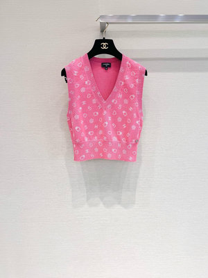 Chanel 23早春愛心粉色針織背心，樸書賢同款。fr36