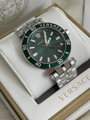 VERSACE Greca Sport 綠色面錶盤 銀色不鏽鋼錶帶 石英 男士手錶 VEZ300421