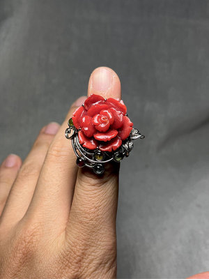 早期收藏老料有機寶石紅珊瑚雕刻藝術熾熱的薔薇玫瑰花鑲嵌冰透彩虹碧璽華麗款戒指