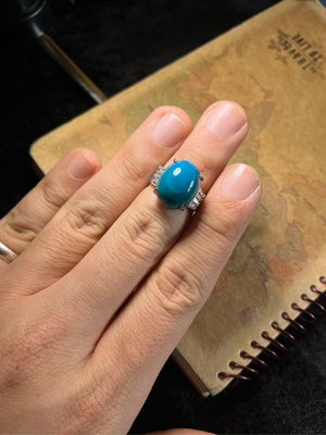 早期收藏老料濃郁海水藍台灣藍寶飽蛋面T鑽俐落時尚設計款戒指