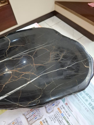 黑膽石(乾式茶盤）尺寸40／25／4,5天然原皮邊/特價3500元